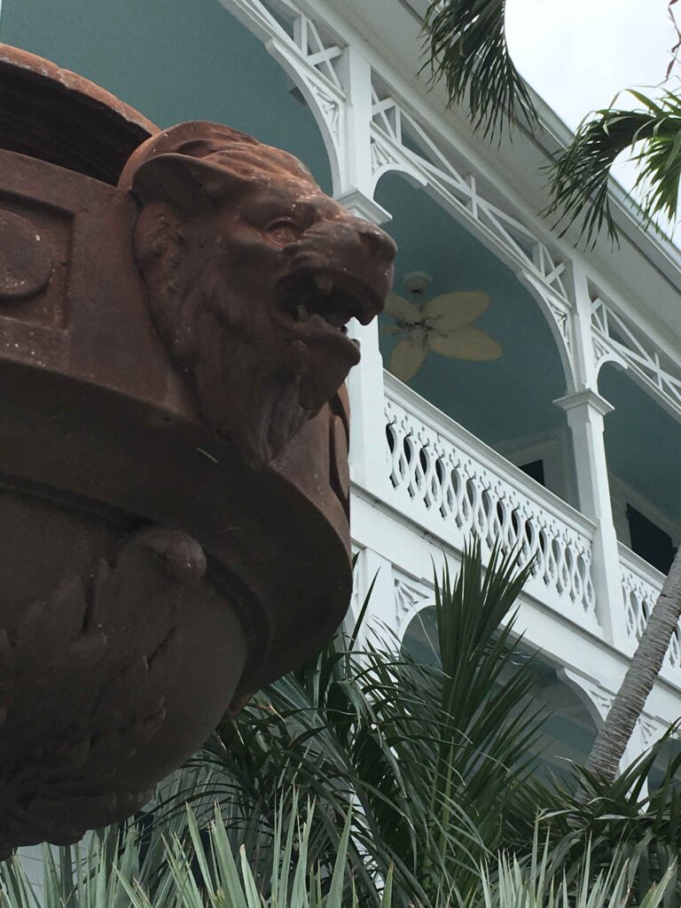 another view of the front of the sawyer navarro home